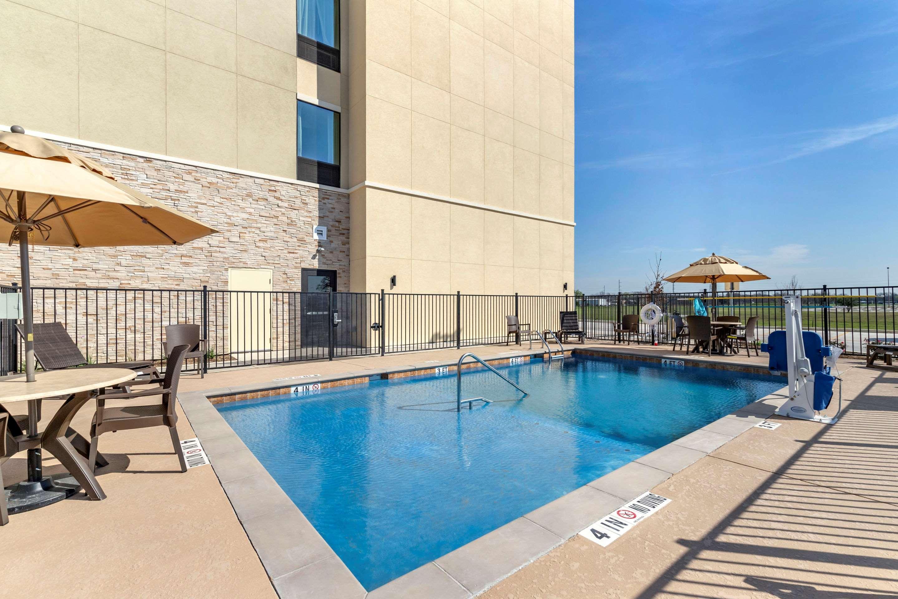 Comfort Suites San Antonio Ft Sam Houston-Sammc Area Bagian luar foto